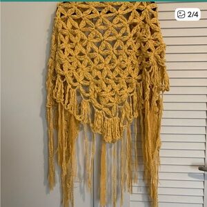 ISO Cecilia de Bucourt Shawl